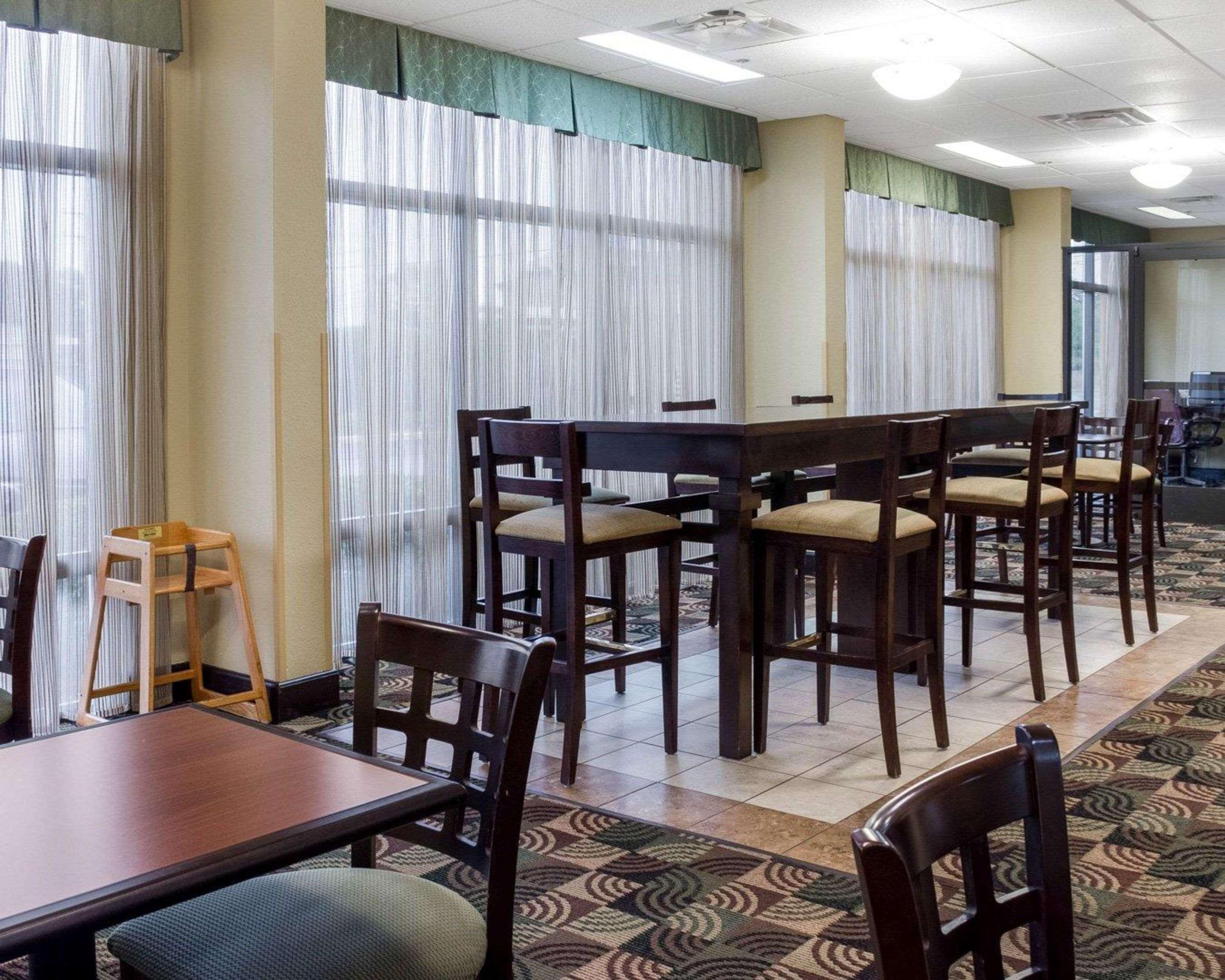 Quality Inn Cleveland Exterior photo