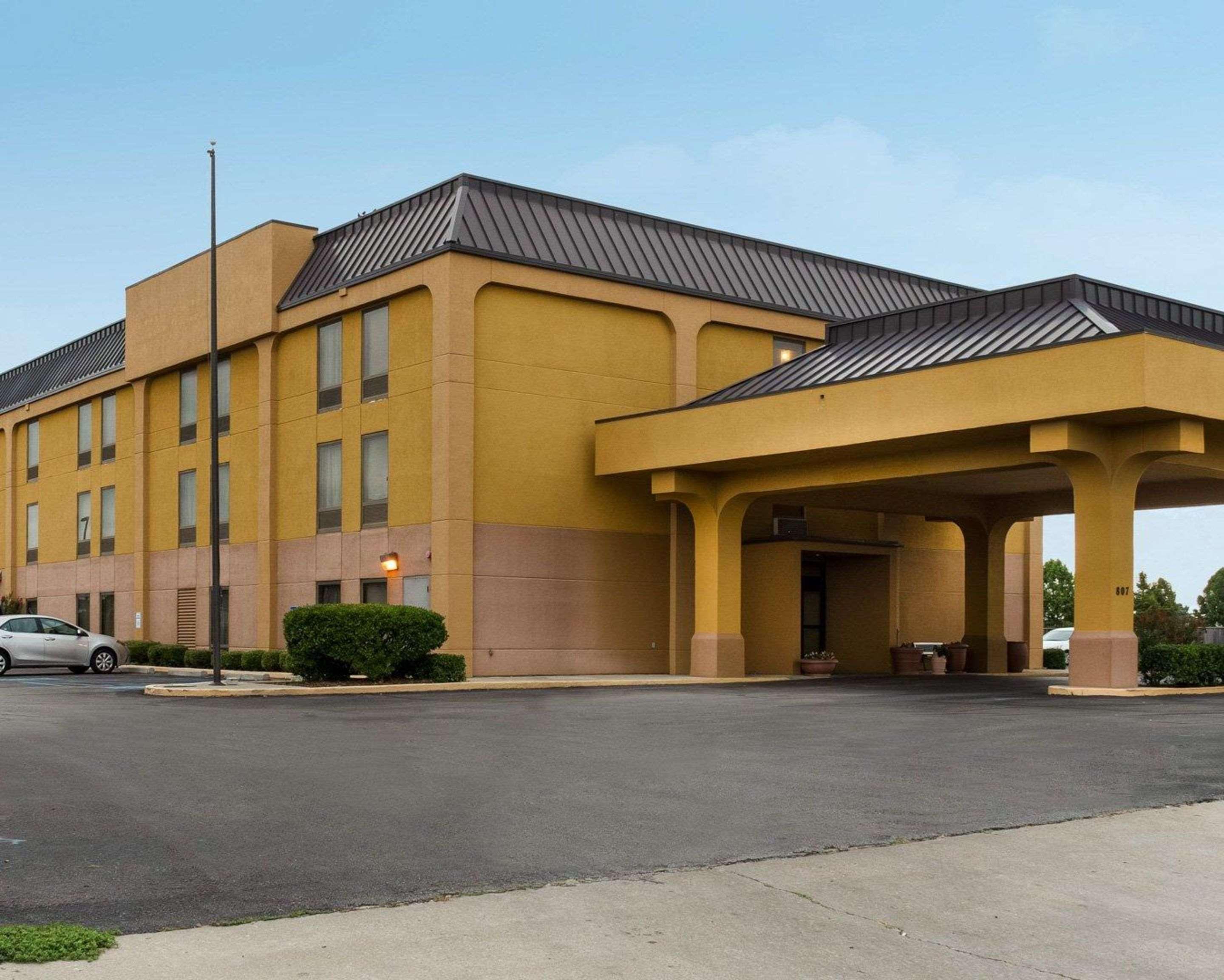 Quality Inn Cleveland Exterior photo