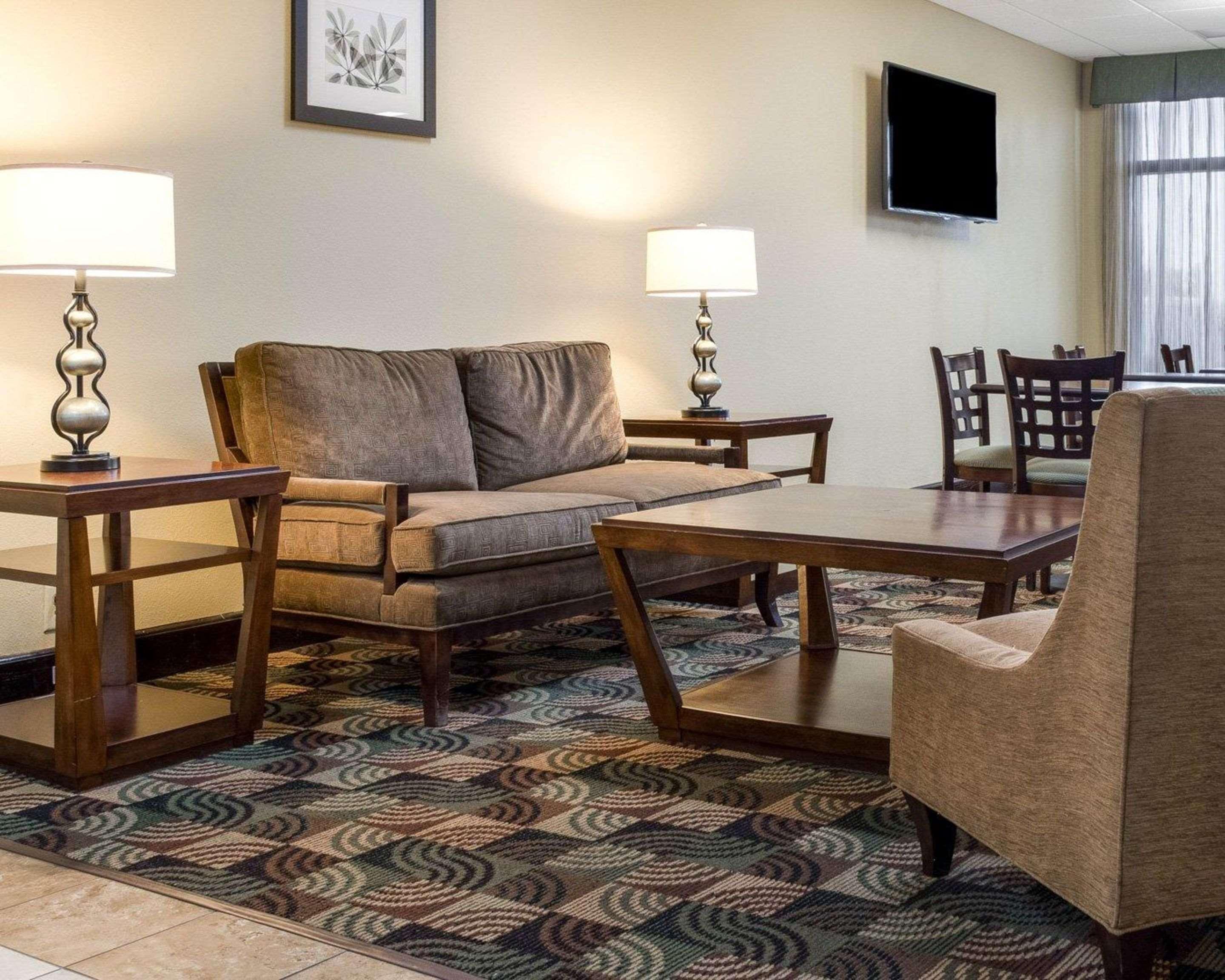 Quality Inn Cleveland Exterior photo